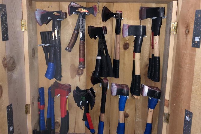 1h Ax Throw - A 1-hour ax throwing session in Madrid’s Retiro area