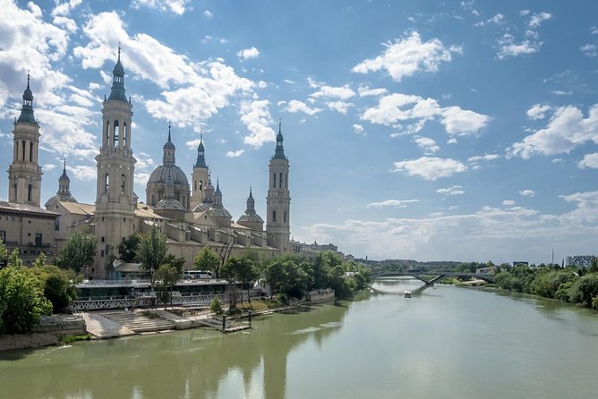 4-Day Northern Spain Guided Tour from Madrid - Day 1: Zaragoza stop and San Sebastián’s first-night payoff