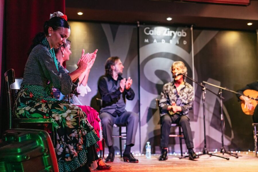 "Algarabía": Flamenco Show at Café Ziryab. Madrid - Practical tips: bags, seat comfort, and getting the best view