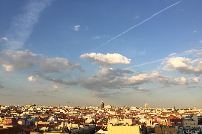 Architecture tour Gran Vía from its best rooftops 20thC - Edificio Carrión and the Schweppes neon era