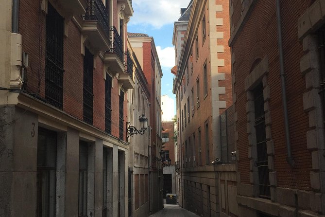 Architour through Lavapiés and Rastro with an architect - Museo Reina Sofía extension by Jean Nouvel: modern ideas and the 1999 contest