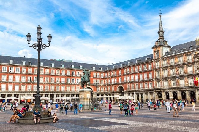 Arrival Transfer from Madrid Airport MAD to Madrid in Private Van - Inside the van: comfort, bottled water, and luggage-friendly service
