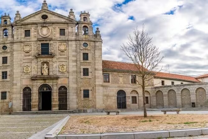 Avila and Segovia: Private Minivan Tour from Madrid - Madrid Pickup and the Comfortable Ride Setup