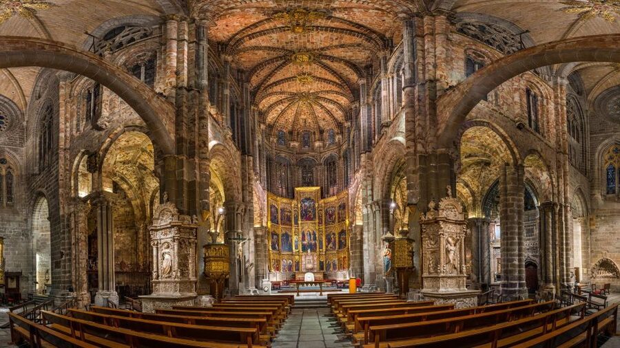 Avila: Cathedral Entry Ticket with Audio Guide - Ávila’s Cathedral: Gothic pride with Romanesque leftovers