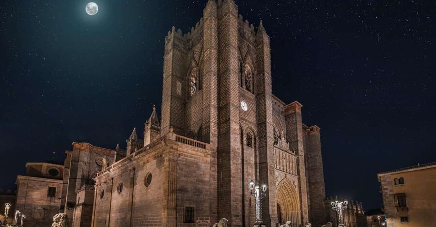 Avila: Cathedral Entry Ticket with Audio Guide - From city-wall roots to the nave