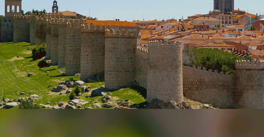 Ávila: Tour Privado Casco Histórico y Basílica San Vicente - Basilica of San Vicente: Light, Archaeology, and Atmosphere
