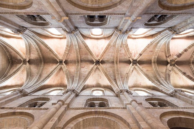 Avila with Walls and Segovia with Alcazar from Madrid - Ávila by viewpoints and walls: why Cuatro Postes sets the tone