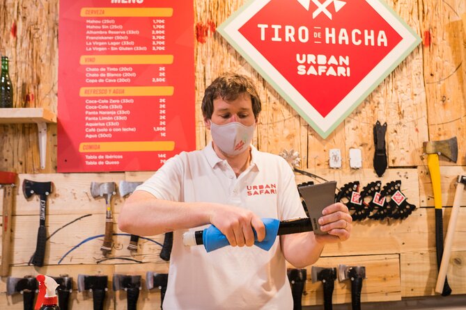 Axe Throwing 2 Hour Session - Axe Throwing at Calle de las Delicias: Getting to the action