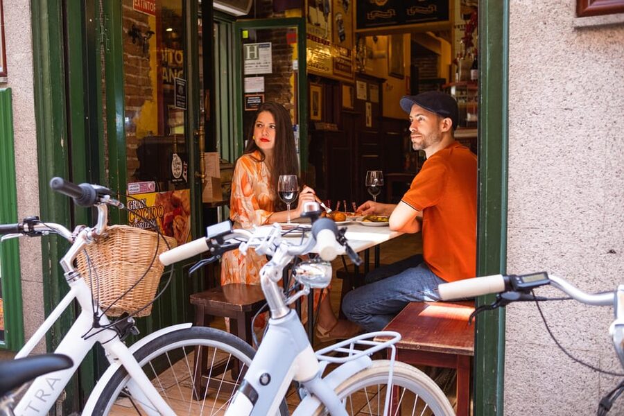 BiciTapeo : Tapas and Highlights Guided Vintage Bike Tour - Key highlights at a glance