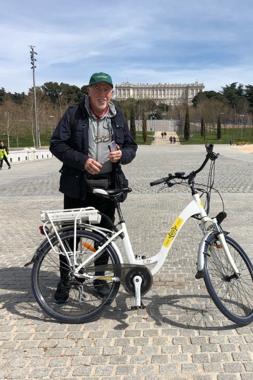 Bike Tour Through Madrid Río and Casa de Campo - Crossing to Casa de Campo: From River Energy to Forest Quiet