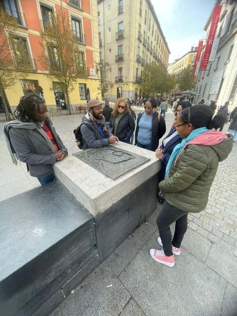 Black History Tour of Madrid: Heritage & Resistance - Royal Palace Photo Stop: How Power Gets Told