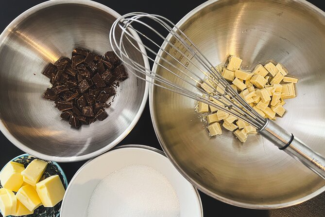 Chocolate & Churros Cooking Class in Madrid - Drinks, Music, and That Familiar Kitchen Vibe