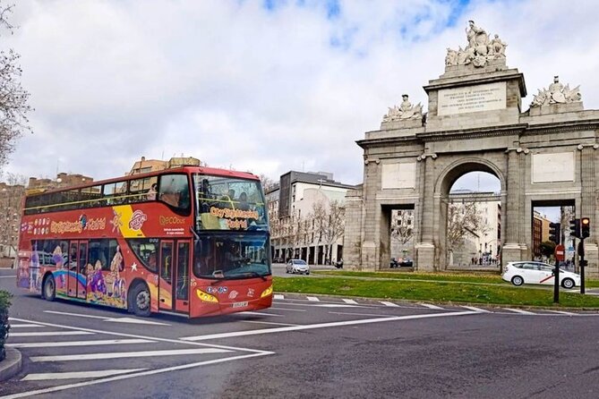 City Sightseeing Madrid Panoramic Bus Tour - The included walking tours: 12pm Gran Vía vs. 6pm Royal Palace