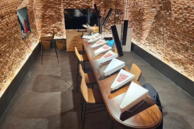Cured Meats Gourmet Tasting with Wine Pairing in Madrid - Key highlights to zero in on