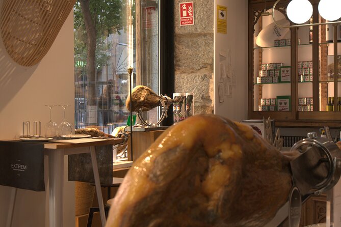Cured Meats Gourmet Tasting with Wine Pairing in Madrid - Chorizo, Lomo, and Salchichón: Spain’s Cured-Meat Quartet