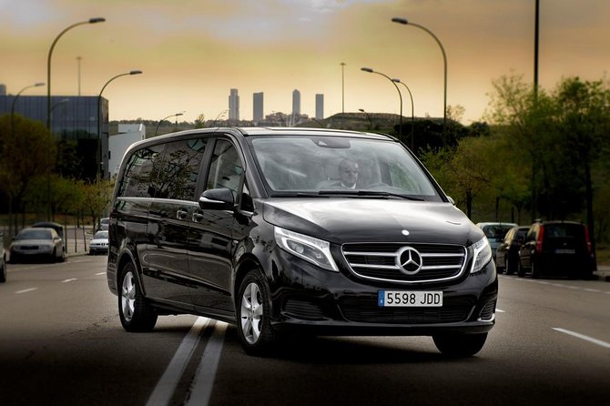 Departure Private Transfer from Madrid to MAD Airport by Van - Inside the Mercedes Viano: Comfort, Passengers, and Waiting