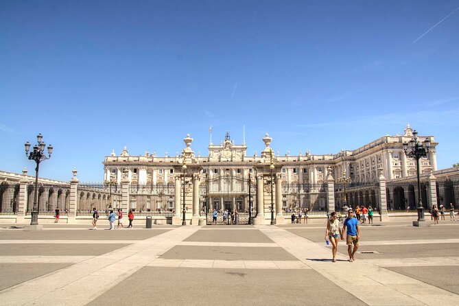 Discover Madrid Royal Palace with Admission Ticket - Entering the palace: getting oriented without getting frustrated