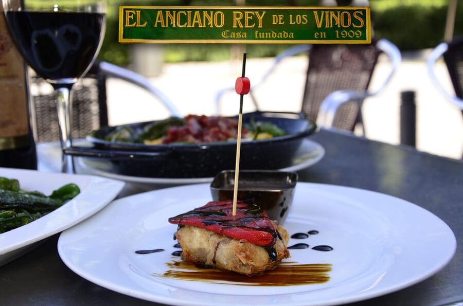 Discover the best "Wines and Tapas in Madrid". - The 3-hour format: why five taverns works better than one long meal
