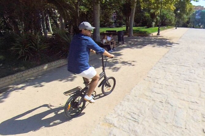 E-Bike Rental in Madrid - Starting at C. de San Bartolomé: Getting on the Bike Fast
