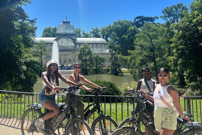 Ebike tour Madrid, green areas and panoramic views. 3 hours - Meeting at Rent & Roll Madrid and getting your bike sorted