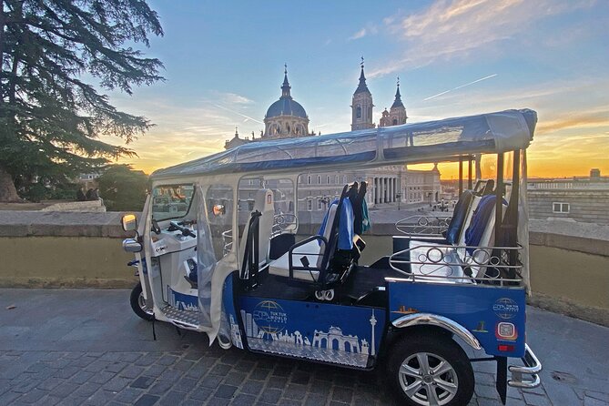 Eco Friendly Tuk Tuk Experience with the Local in Madrid - Meeting at Pl. de Cánovas del Castillo: Getting Oriented Fast