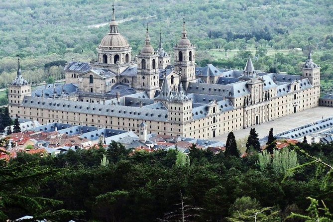 El Escorial and Valley of the Fallen Private Tour - Stop 2: Real Sitio de San Lorenzo de El Escorial’s Gothic cemetery and mountain basilica