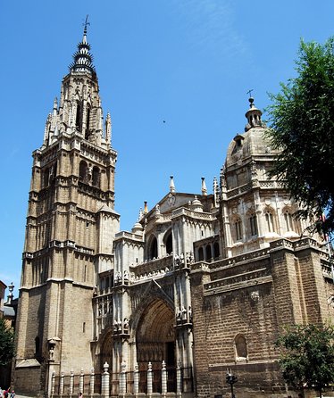 El Escorial, Valley and Toledo Day Tour from Madrid - Entering El Escorial: Where royal Spain feels built in stone