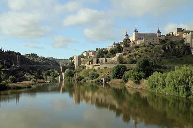 El Escorial & Valley Half Day Trip from Madrid - The Guide Factor: Clear English vs. Real-World Audio and Language Variance