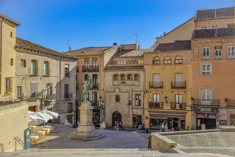 Escorial & Segovia: Private Minivan Tour from Madrid - Segovia break and guided tour: how to use the hour off