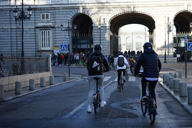 Essential Madrid Electric Bike Tour - Meeting point at Calle de Santiago: what to expect before you ride