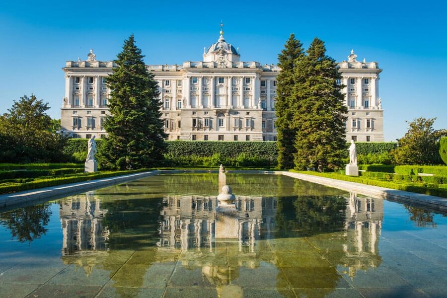 Essential Madrid: Walking Tour of the Historic Center - Almudena Cathedral area: viewpoint time without losing momentum