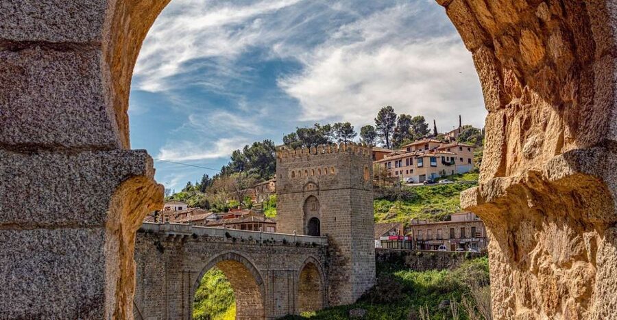 Essential Toledo with Alcázar - Starting at the Army Museum Steps with a White Umbrella