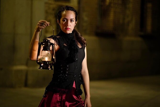Evening Walking Tour: Spanish Inquisition & Legends of Old Madrid - Plaza de la Villa: Dark Legends in the Old Town Setting