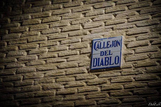 Explora los Misterios y Secretos de Toledo - Stop 1 at Secretos de Toledo: how the night tour starts