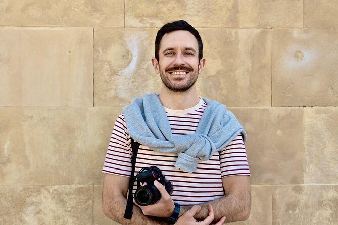 Explore Madrid by bike taking photos with Benja - Meeting at C. de Valverde: easy to find, right near the action