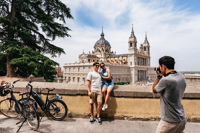 Explore Madrid by bike taking photos with Benja - Retiro Park and Palacio de Cristal: the break in the middle you’ll feel