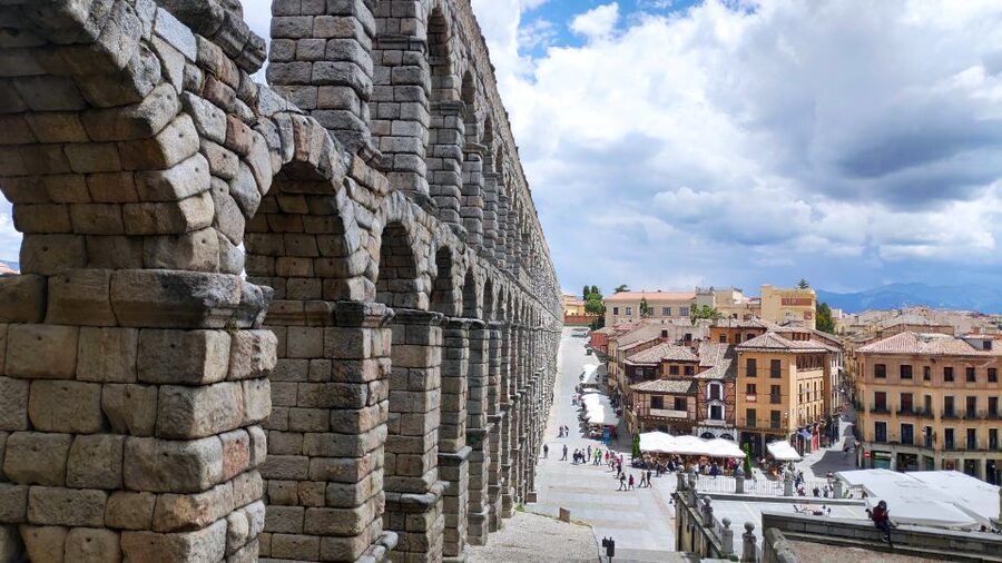 From Madrid: Avila and Segovia Full-Day Tour - Segovia squares and landmarks: a good walking loop
