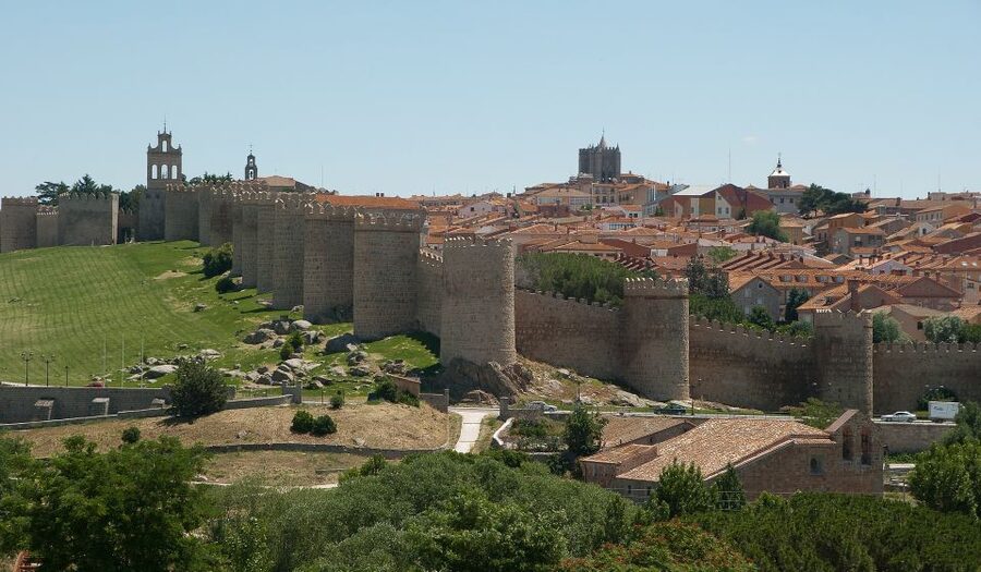From Madrid: Ávila and Segovia Guided Day Trip - Group Size, Bilingual Guides, and How to Hear the Key Points