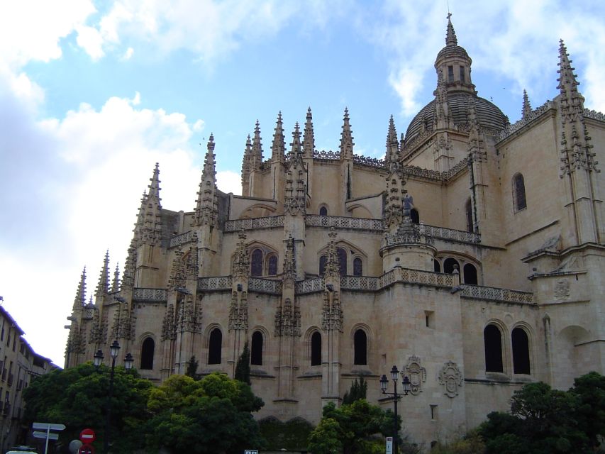 From Madrid: Ávila and Segovia Guided Day Trip - Getting From Madrid: Where the Bus Leaves and How the Day Flows