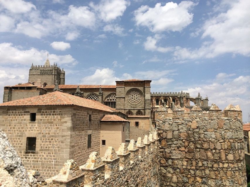 From Madrid: Day-Trip to Segovia, Avila & Toledo - Toledo: narrow streets with three religious layers that make sense