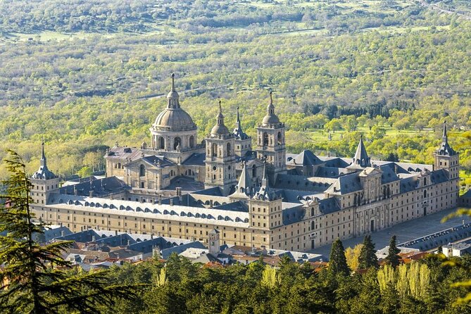 From Madrid El Escorial Valle de los Caídos & Segovia Day Trip - Segovia on foot: guided walk plus real time to roam