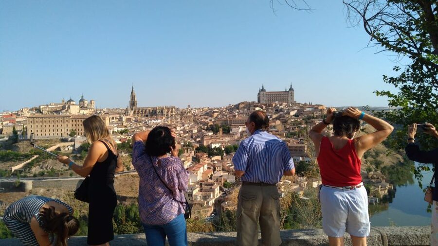 From Madrid: Guided Day Trip to Segovia and Toledo - Meeting in Madrid: where the day truly starts