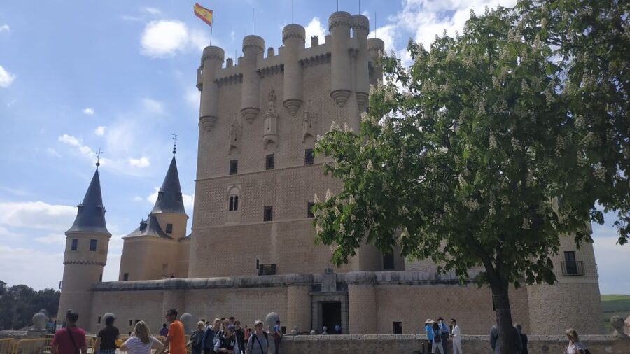 From Madrid: Guided Day Trip to Segovia and Toledo - Segovia walking tour: Plaza Mayor, Santa María, and quick viewpoint wins