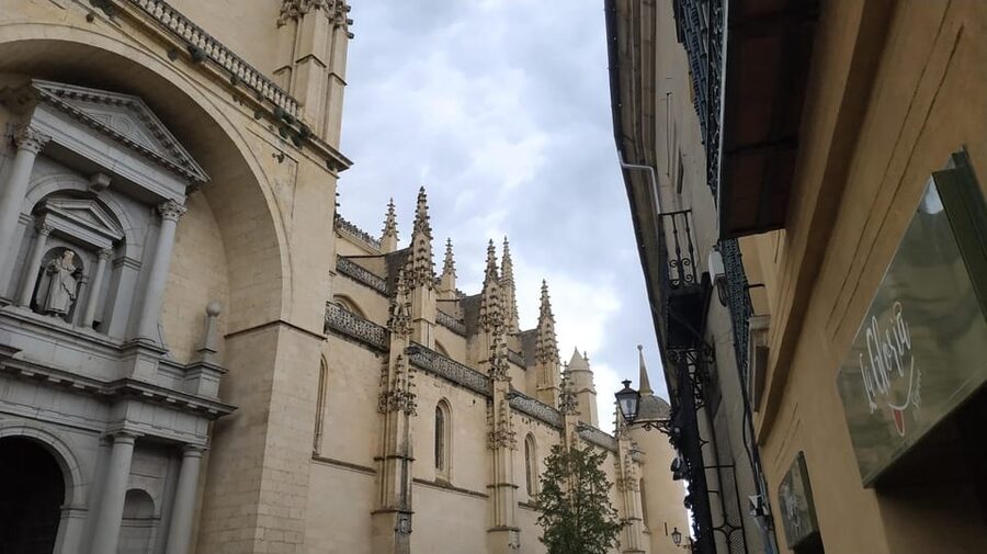 From Madrid: Half-Day or Full-Day Trip to Segovia - Transportation and Group Pace: The Real Schedule Check