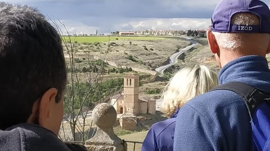 From Madrid: Half-Day or Full-Day Trip to Segovia - Start at Plaza del Azoguejo for Aqueduct-First Magic