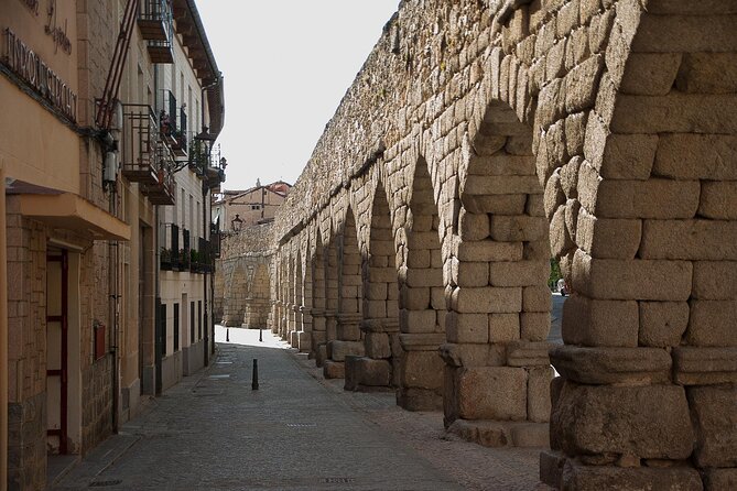 From Madrid: Official Guided Tour to Avila and Segovia - Stop 1: Mirador de los Cuatro Postes—Ávila’s view that kicks off the day
