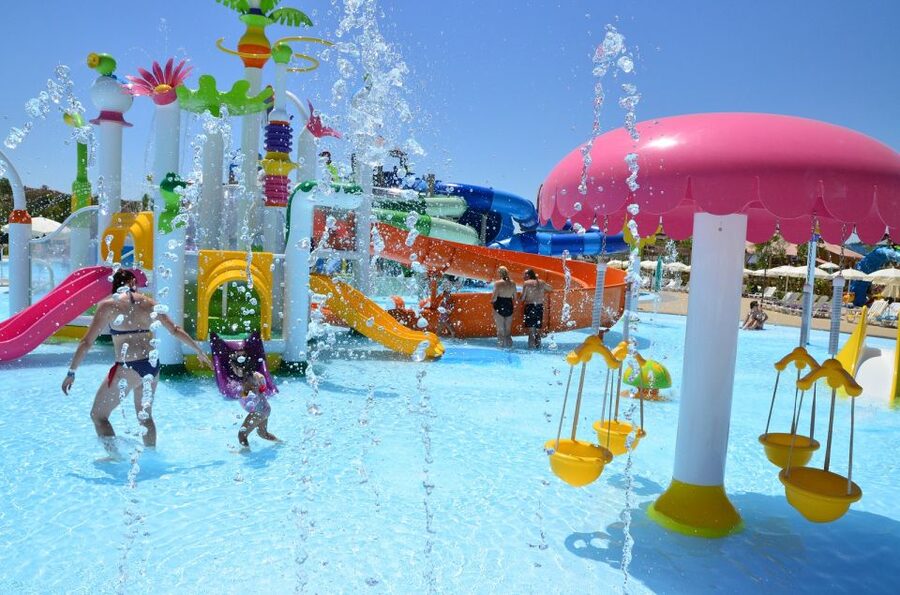 From Madrid: Parque Warner Beach Water Park & Transport - Meeting up and getting in fast: skipping the ticket office