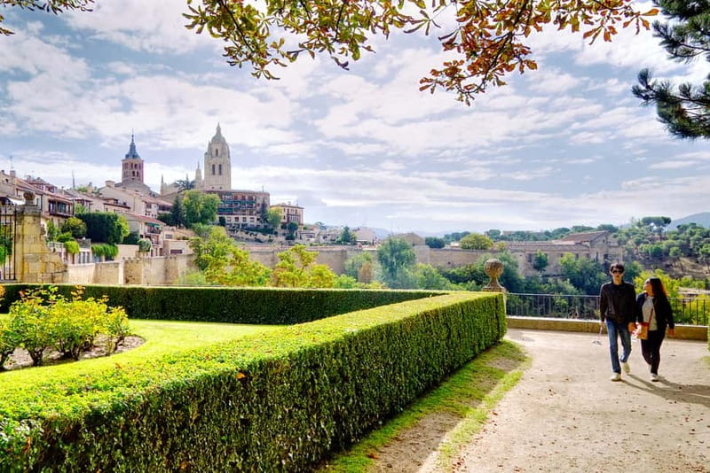 From Madrid: Segovia Guided Afternoon Tour - Canonjías and the Alcázar: fortress exterior plus legends