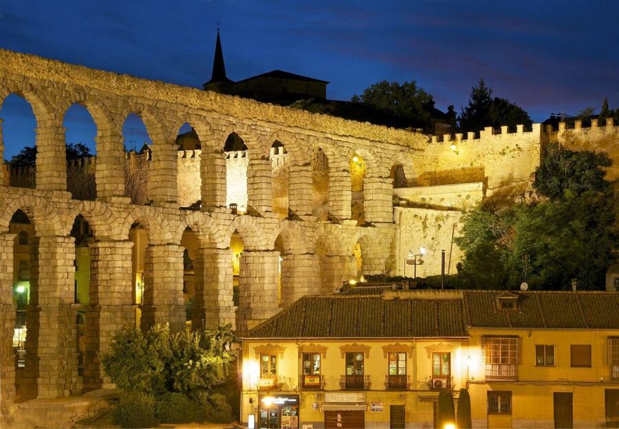 From Madrid: Segovia Highlights Private Half-Day Tour - Roman Aqueduct first: seeing the 2nd-century engineering up close