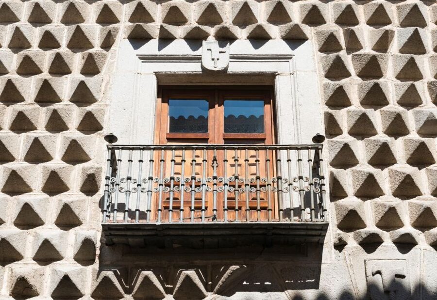 From Madrid: Segovia Tour with Cathedral and Alcazar Entry - Casa de los Picos and Plaza Medina del Campo: stone details and quick viewpoints